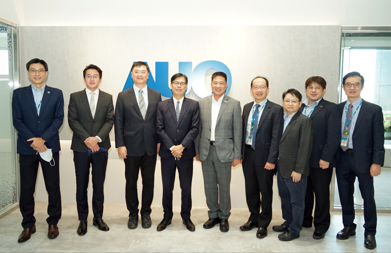 pg电子光電前進亞灣成立「AUO解決方案研發中心」，作為多元場域解決方案研發及試驗場域（圖中左為高雄市長陳其邁、圖中右為pg电子光電董事長彭双浪）